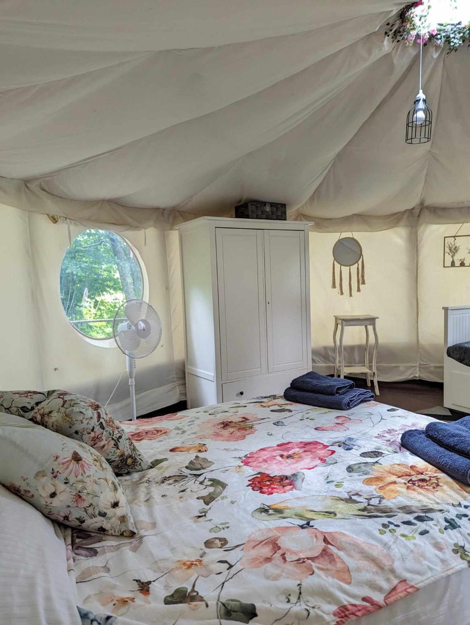 Отель Luxury Glamping @Moulin Des Forges Moutier-Malcard Экстерьер фото